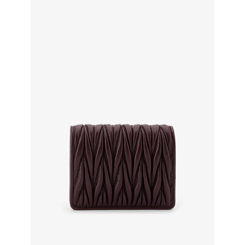 Matelassé leather wallet with metal logo