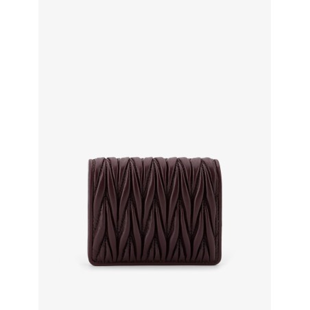 Matelassé leather wallet with metal logo