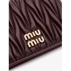 Matelassé leather wallet with metal logo