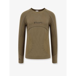 Seamless stretch fabric t-shirt