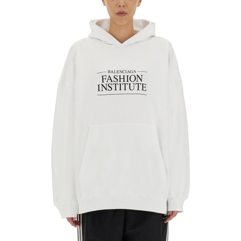 FASHION INSTITUTE LARGE FIT SWEATSHIRT