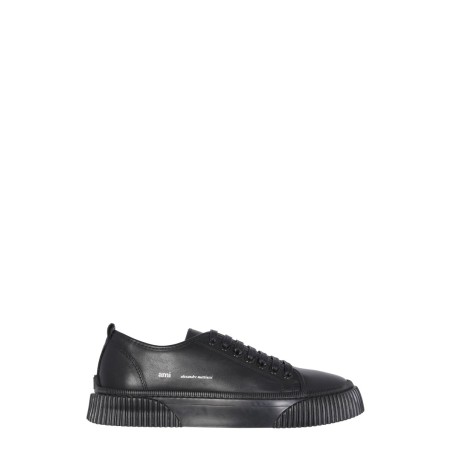 LOW-TOP SNEAKER