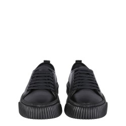 LOW-TOP SNEAKER