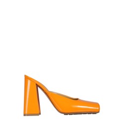 PATENT LEATHER SABOT