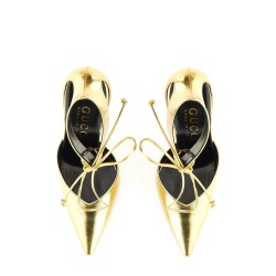 HIGH-HEELED PUMPS