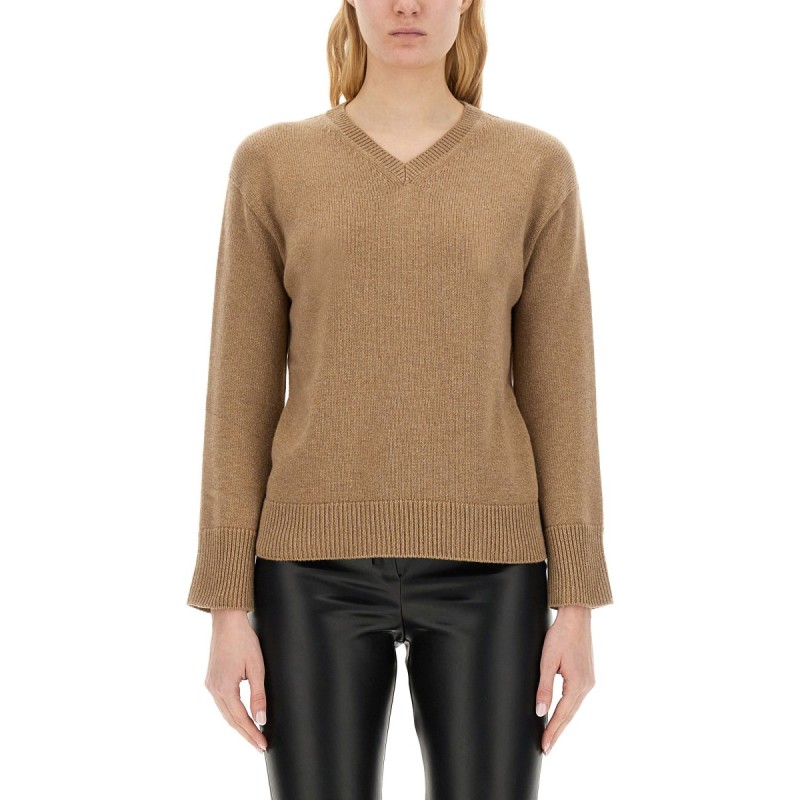 V-NECK SWEATER