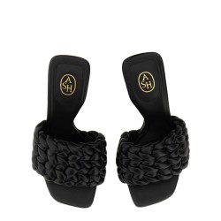 SERENA SANDAL.
