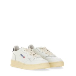 MEDALIST LOW SNEAKER