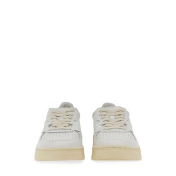 MEDALIST LOW SNEAKER