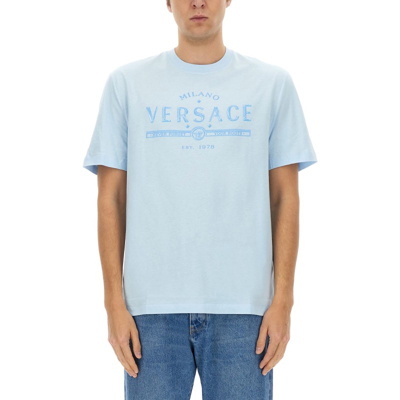 T-SHIRT WITH LOGO