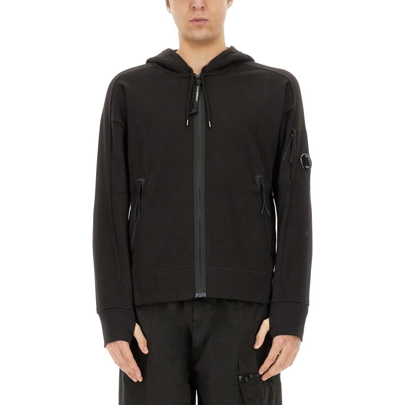 ZIP SWEATSHIRT.