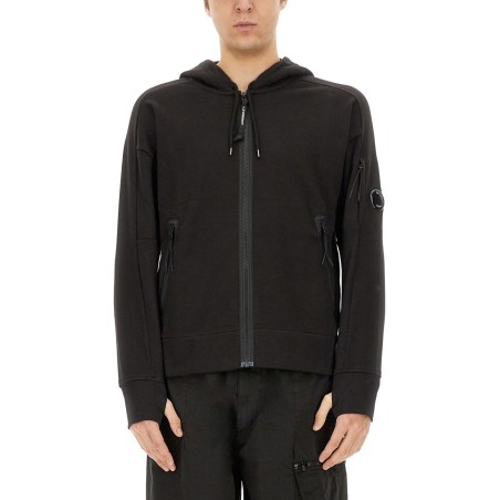 ZIP SWEATSHIRT.