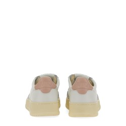 MEDALIST LOW SNEAKER