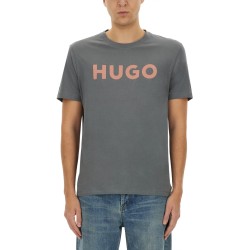 T-SHIRT WITH CONTRASTING LOGO