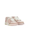 SNEAKER OUT OF OFFICE