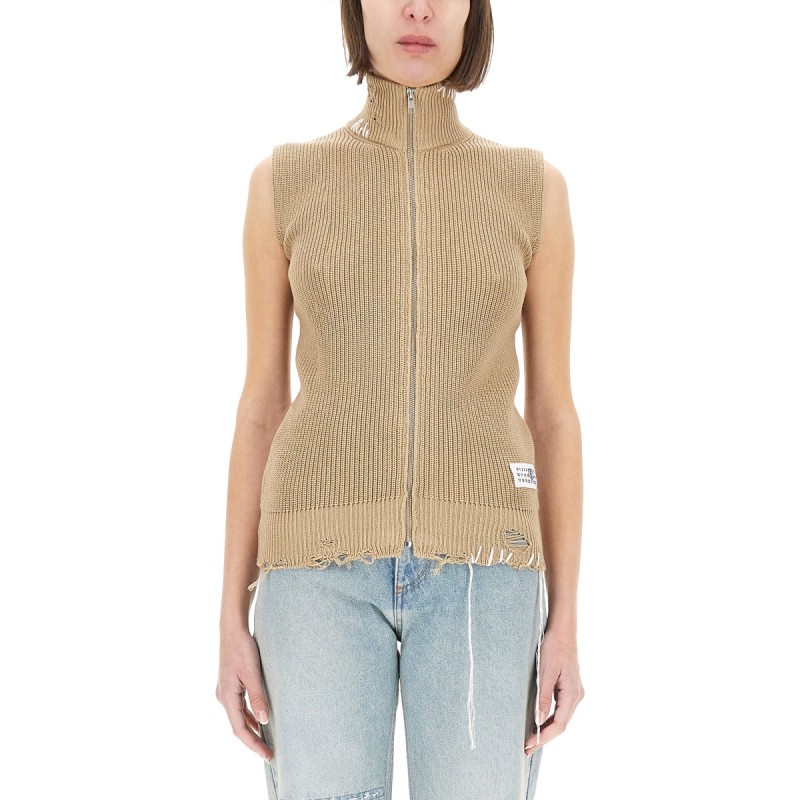 KNITTED VEST