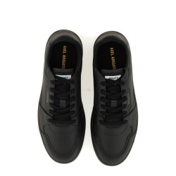 SNEAKER "SAYS IT"