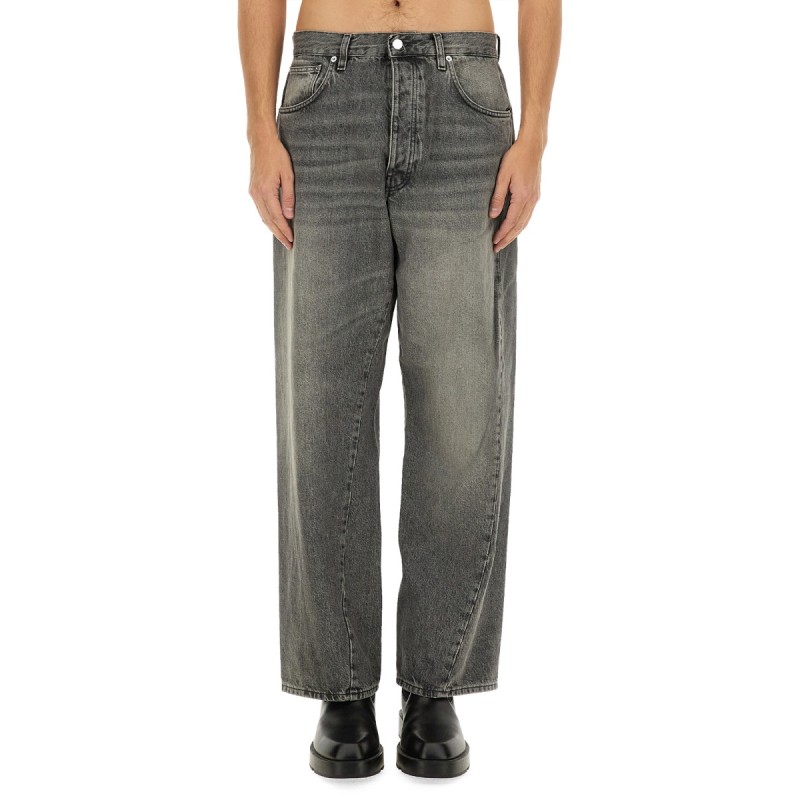 JEANS IN DENIM