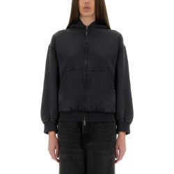 ZIP SWEATSHIRT.