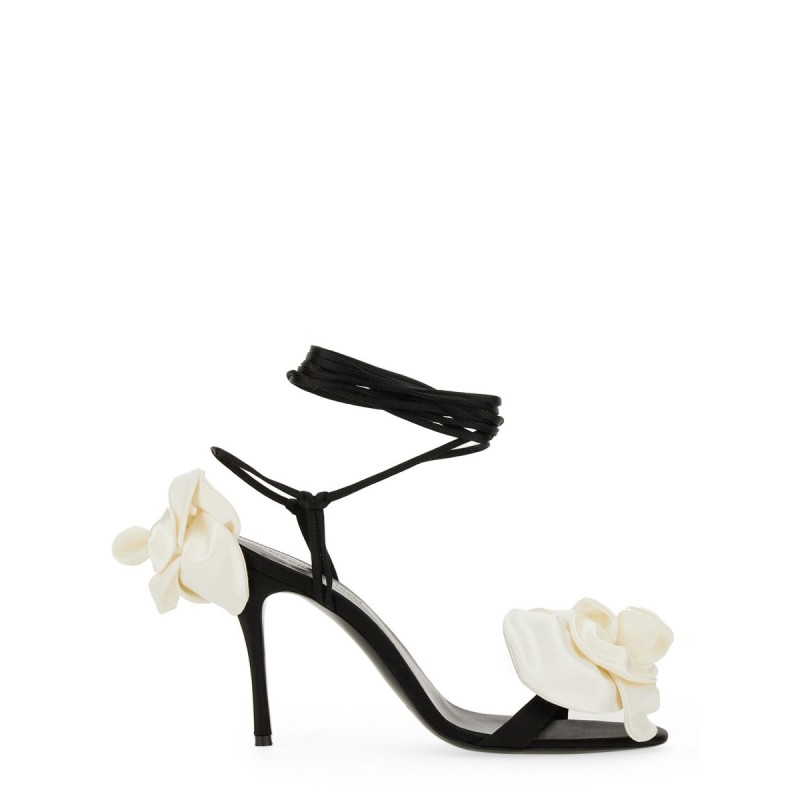 SANDAL WITH TWO FLOWERS
