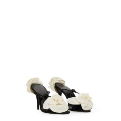 SANDAL WITH TWO FLOWERS