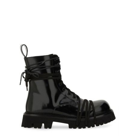 LACE-UP BOOT