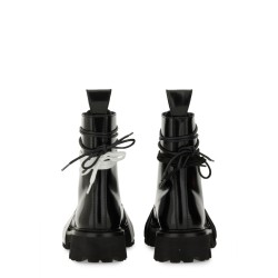 LACE-UP BOOT
