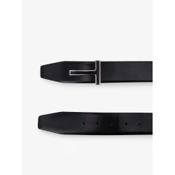 Leather belt with enamelled logo
