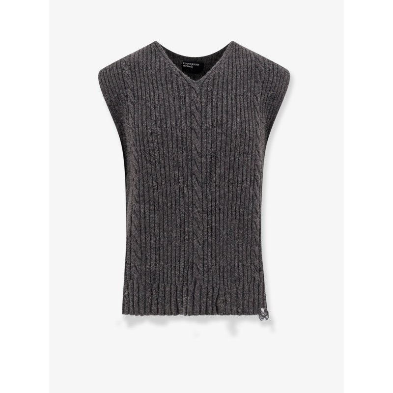 Cachemere vest with destroyed effect
