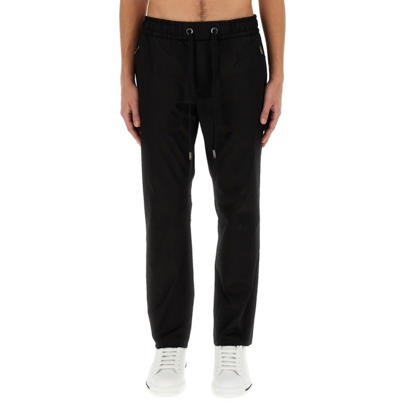 PANTALONE JOGGING CON PLACCA