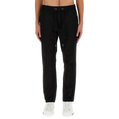 PANTALONE JOGGING CON PLACCA