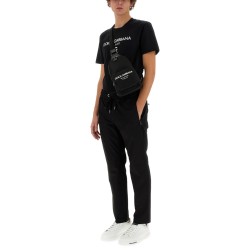 PANTALONE JOGGING CON PLACCA