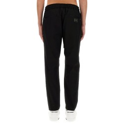 PANTALONE JOGGING CON PLACCA
