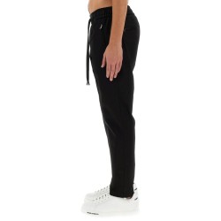 PANTALONE JOGGING CON PLACCA