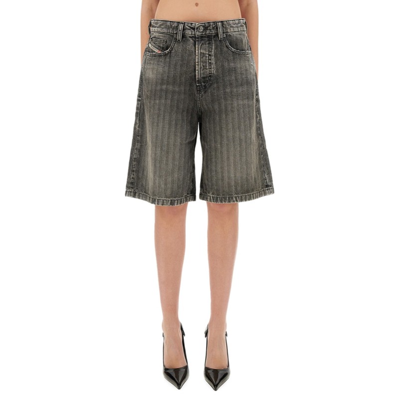 "DE-SIRE" SHORTS