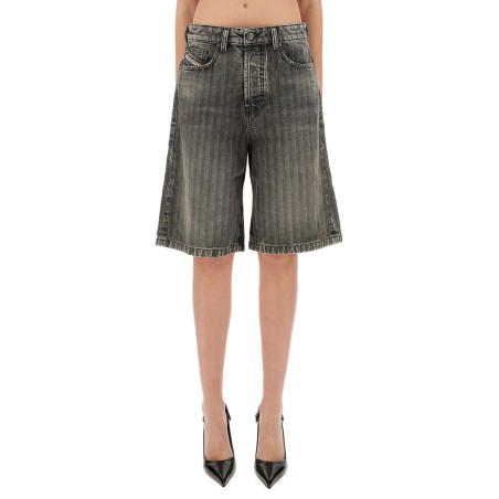"DE-SIRE" SHORTS