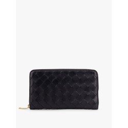 Leather wallet with woven motif