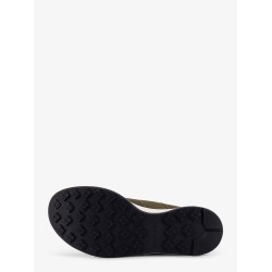 Low-top mesh sneakers with suede profiles