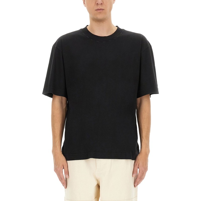 SIMPLE T-SHIRT