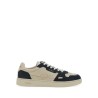 SNEAKER "SAYS IT"
