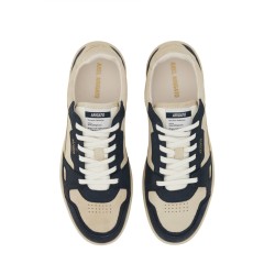 SNEAKER "SAYS IT"
