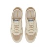 SNEAKER "SAYS IT"