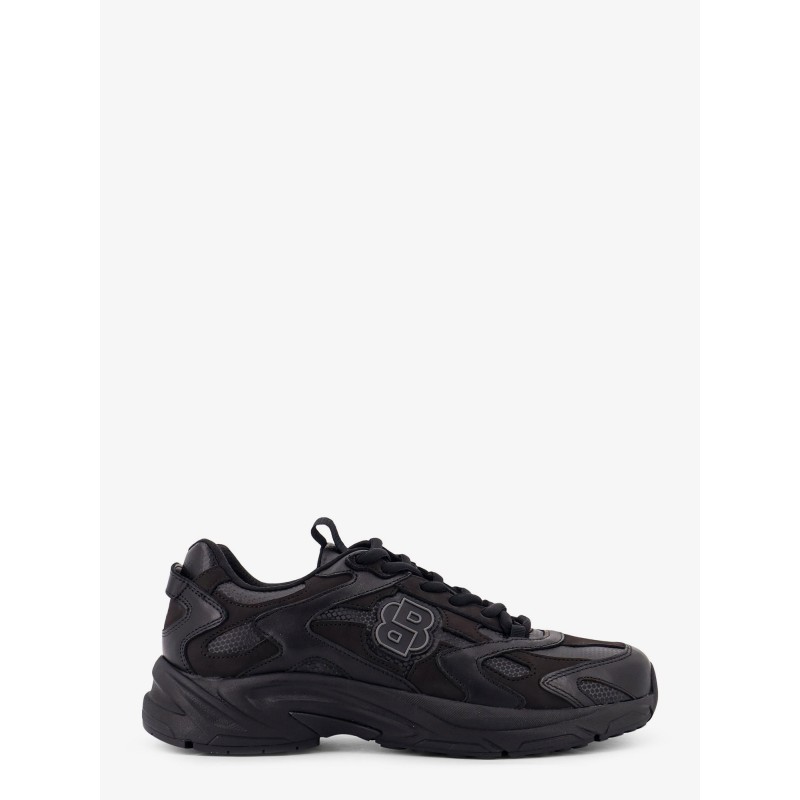 Low-top leaher sneakers with mesh inserts