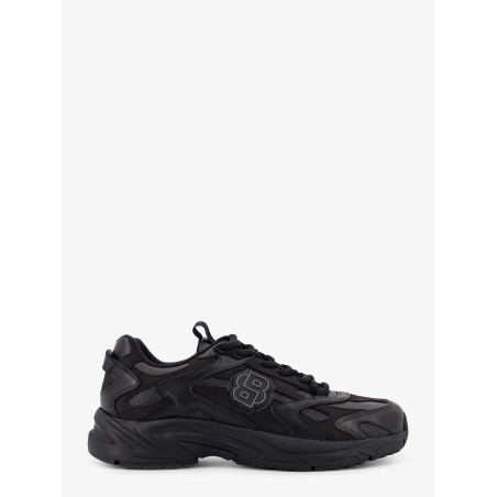 Low-top leaher sneakers with mesh inserts