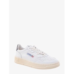 Leather sneakers with back contrasting patch