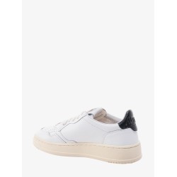 Leather sneakers with back contrasting patch