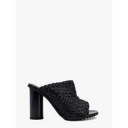 Leather sandals with intrecciato motif