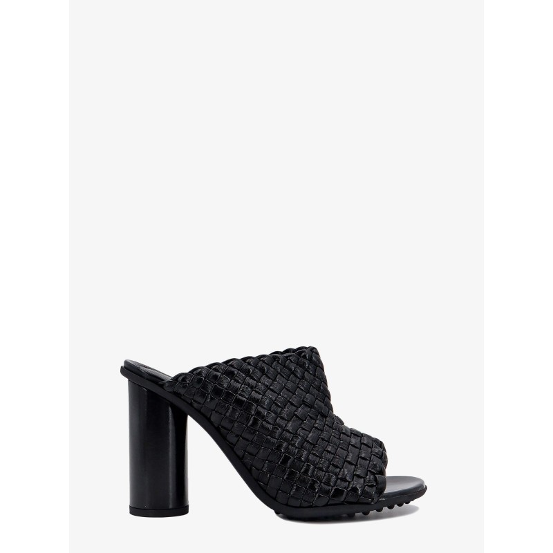 Leather sandals with intrecciato motif