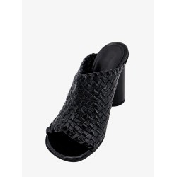 Leather sandals with intrecciato motif
