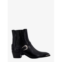 Leather boots with metal details